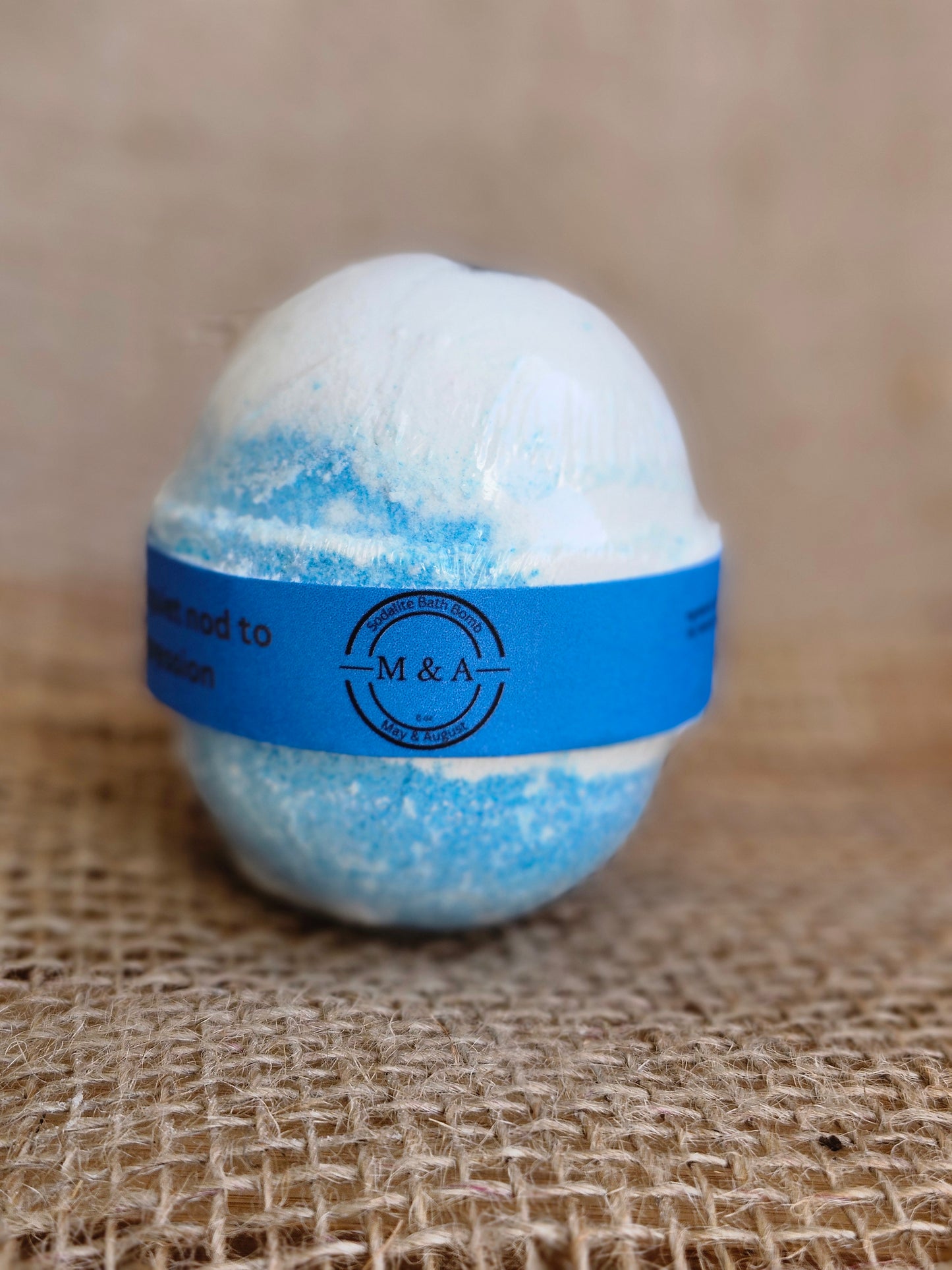 Sodalite Gemstone Bath Bomb – Balance & Confidence